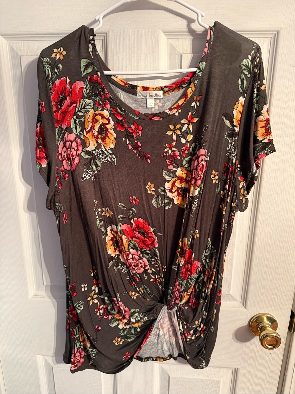 nine britton Dark Gray Floral Twist-Front Short Sleeve Top